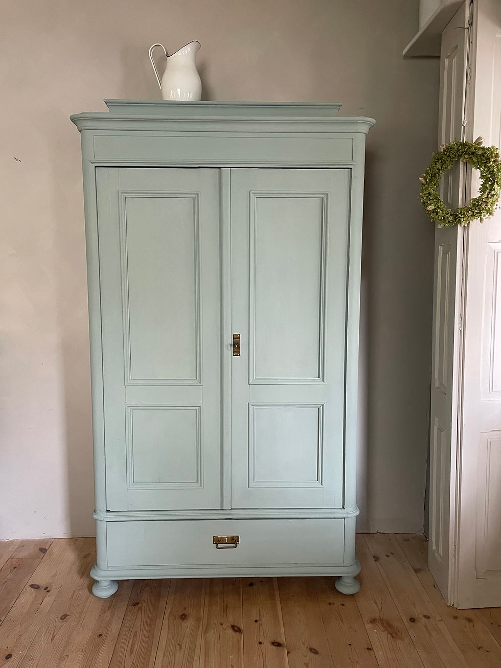 Miniaturebillede: Zweitüriger dänischer Kleiderschrank