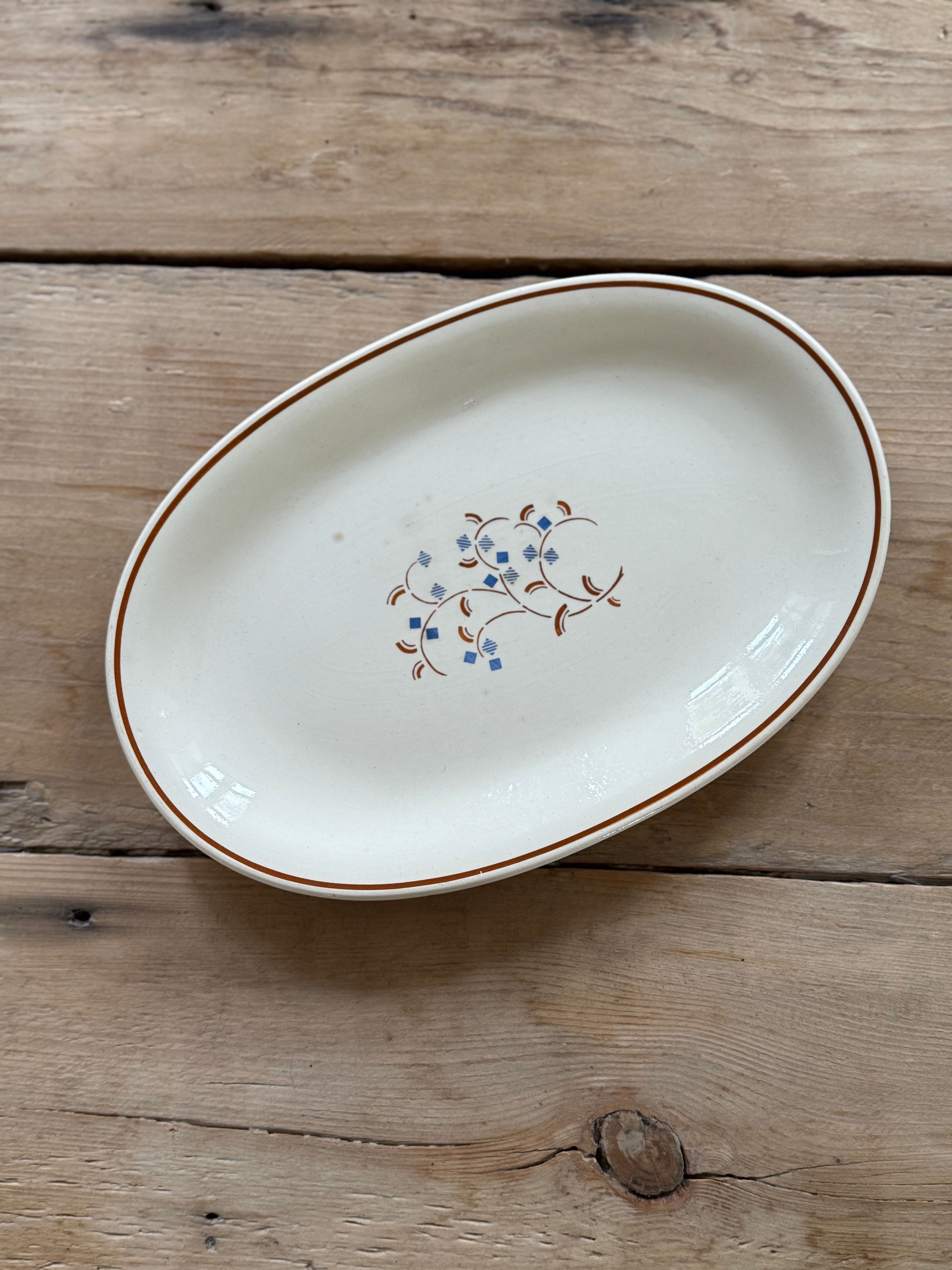 Alte Schale aus Porzellan