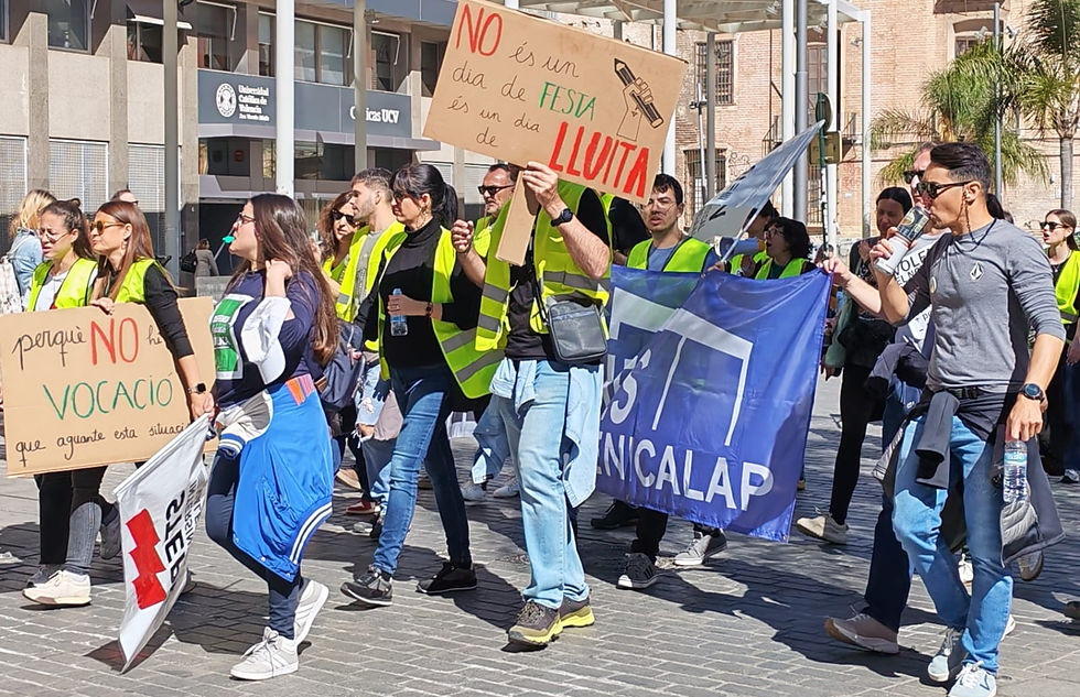 Profesores salen a la calle en València: “La educación no puede seguir en pausa”
