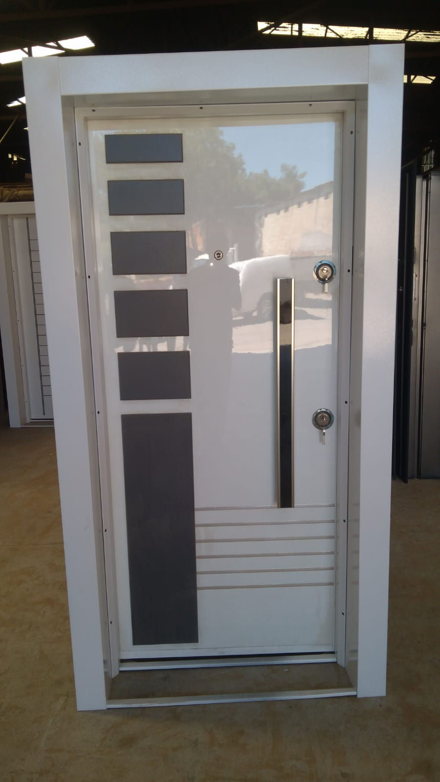 Küçük resim: KABARTMA YÜZEY LÜKS ÇELİK KAPI MODELLERİ