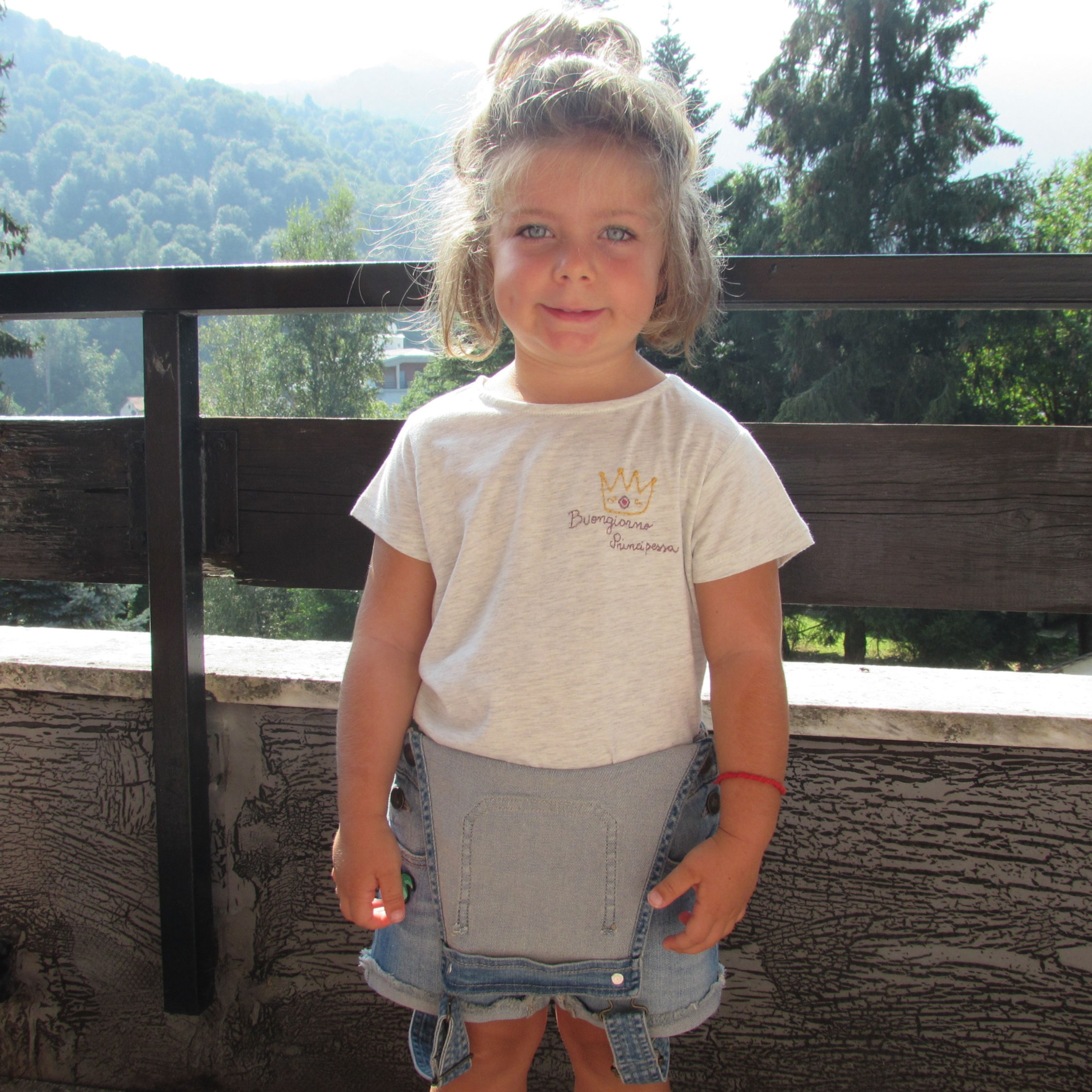 t-shirt principessa ricamo a mano