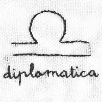 T Shirt Donna Mila Segni Zodiacali Stilizzati Dedegenova