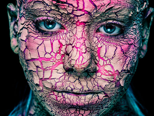 Analyse de matière : travailler l’argile en maquillage