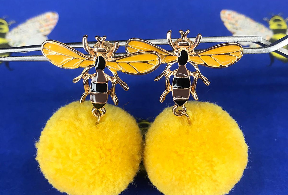 Pom-pom bee studs