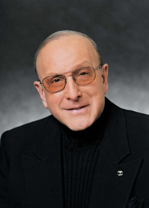 Clive Davis, Legendary Music Executive Who Discovered Whitney Houston, Dies at 94