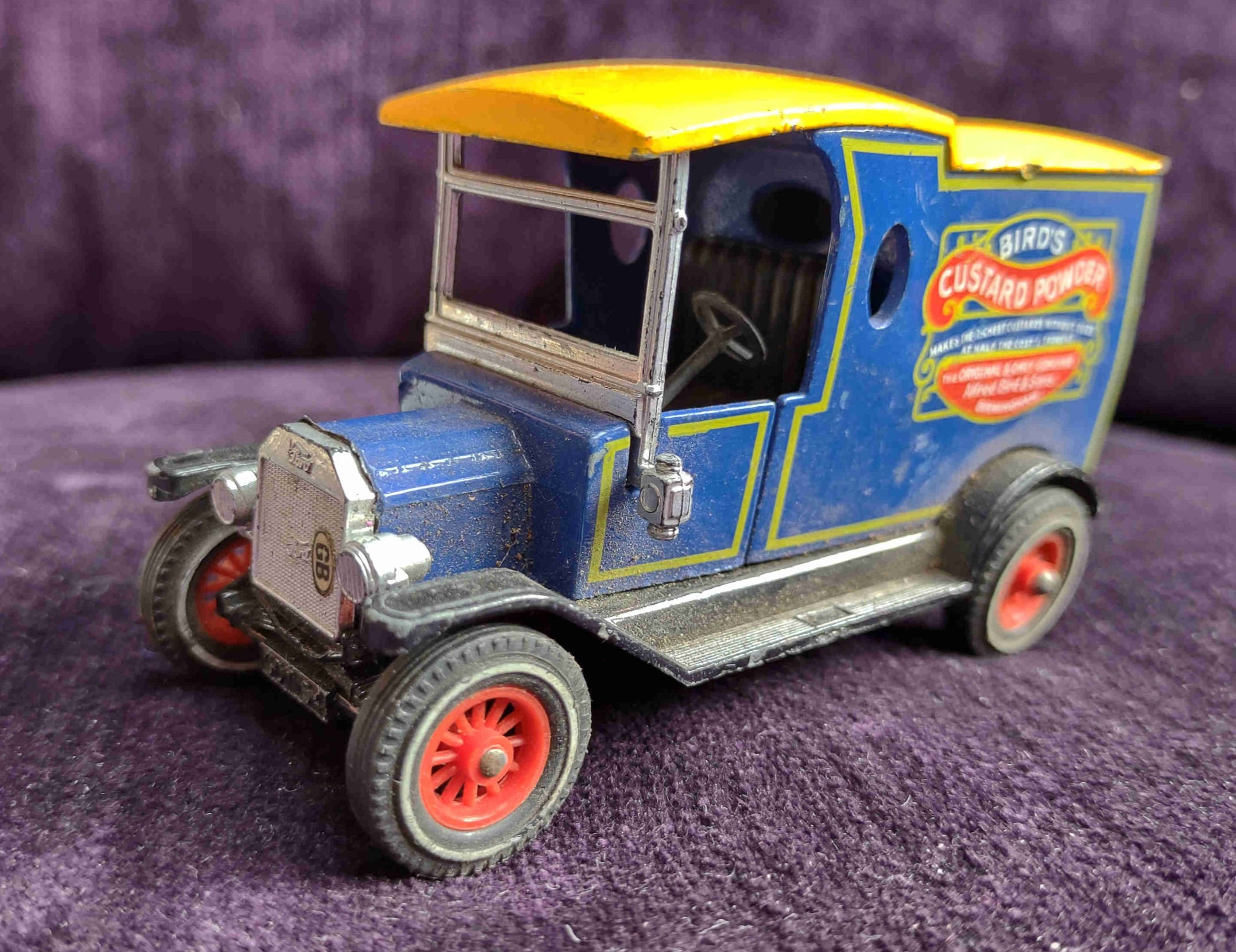 Matchbox Models of Yesteryear Y12 - 1912 Ford Model T Van - Birds Custard