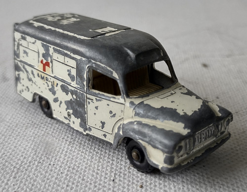 MATCHBOX N° 14 LOMAS AMBULANCE 1962 MATCHBOX N° 14 LOMAS AMBULANCE 1962 World Class Antiques