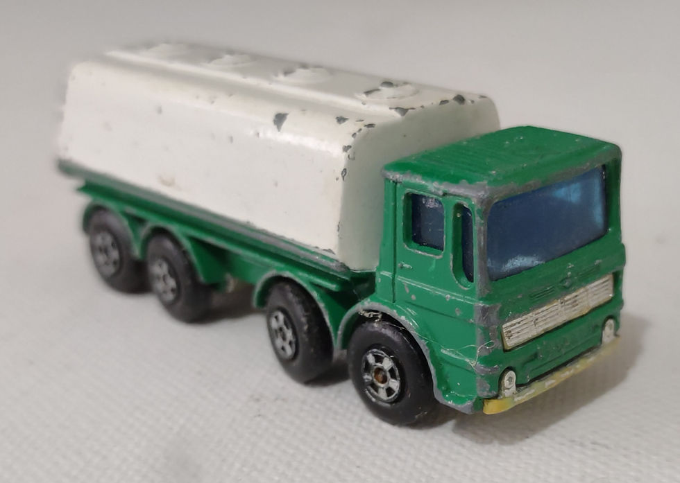 1970 Matchbox 1-75 Series No 32 Leyland Petrol Tanker