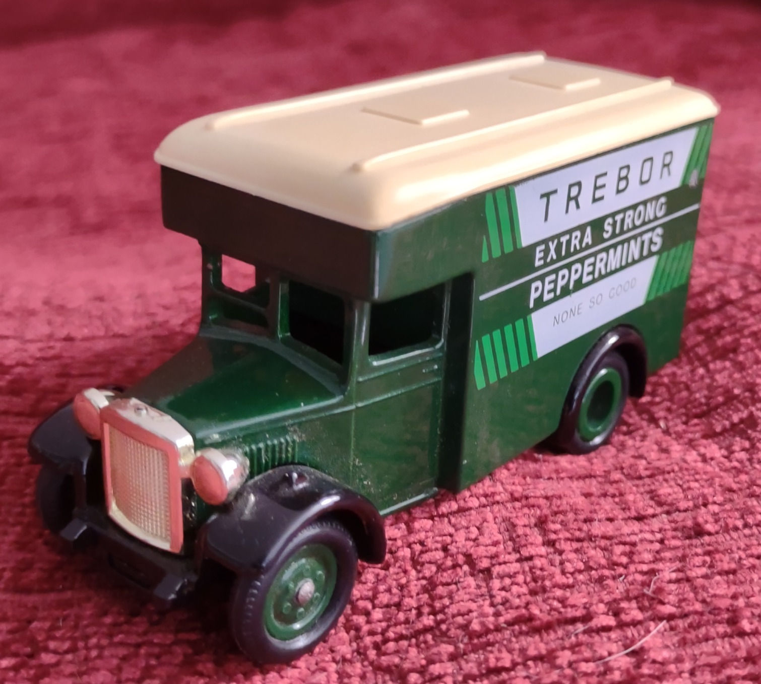 Lledo Days Gone 1934 Dennis Parcel Van - Trebor Extra Strong Mints