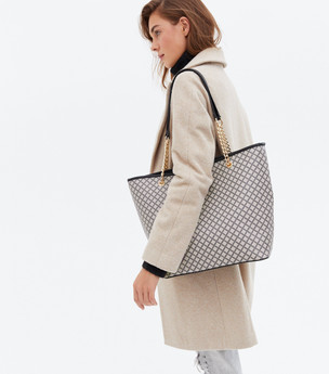 stone-logo-embellished-chain-tote-bag2.jpeg
