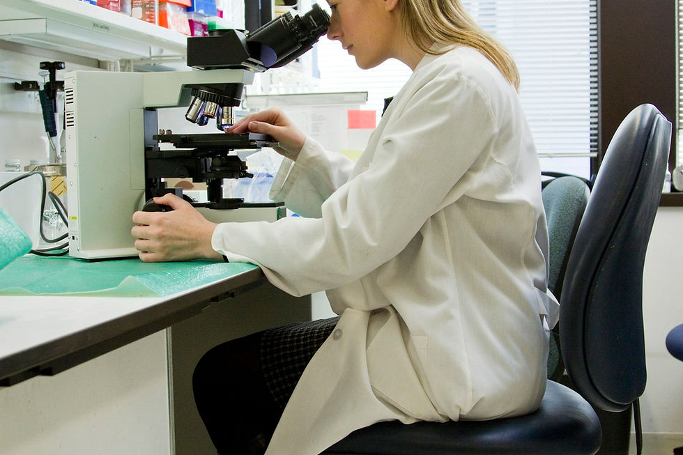 Exame laboratorial com proteína C reativa elevada
