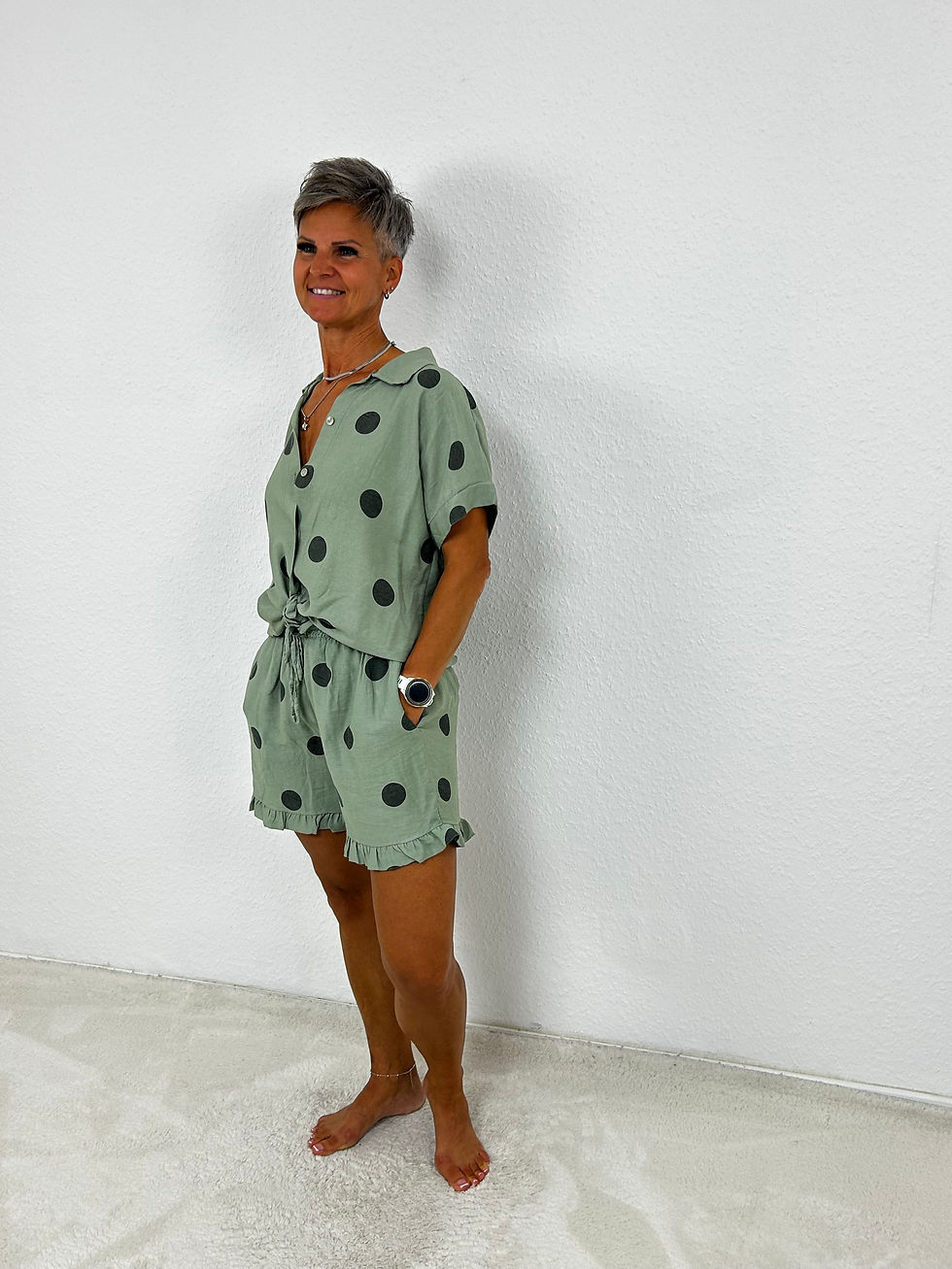 Miniaturbild: Süße Shorts "Pünktchen" oliv