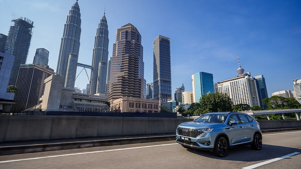 GWM Haval H6 HEV dengan KL skyline