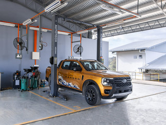 Bilik pameran Ford di Kapit