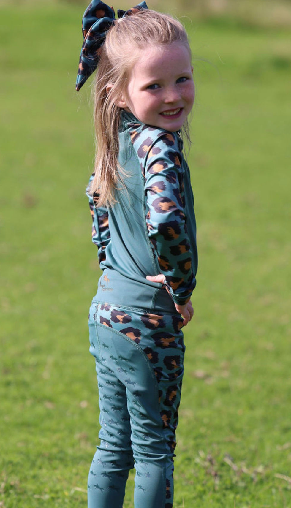Thumbnail: Hunter Green Leopard Print Set - Option 4