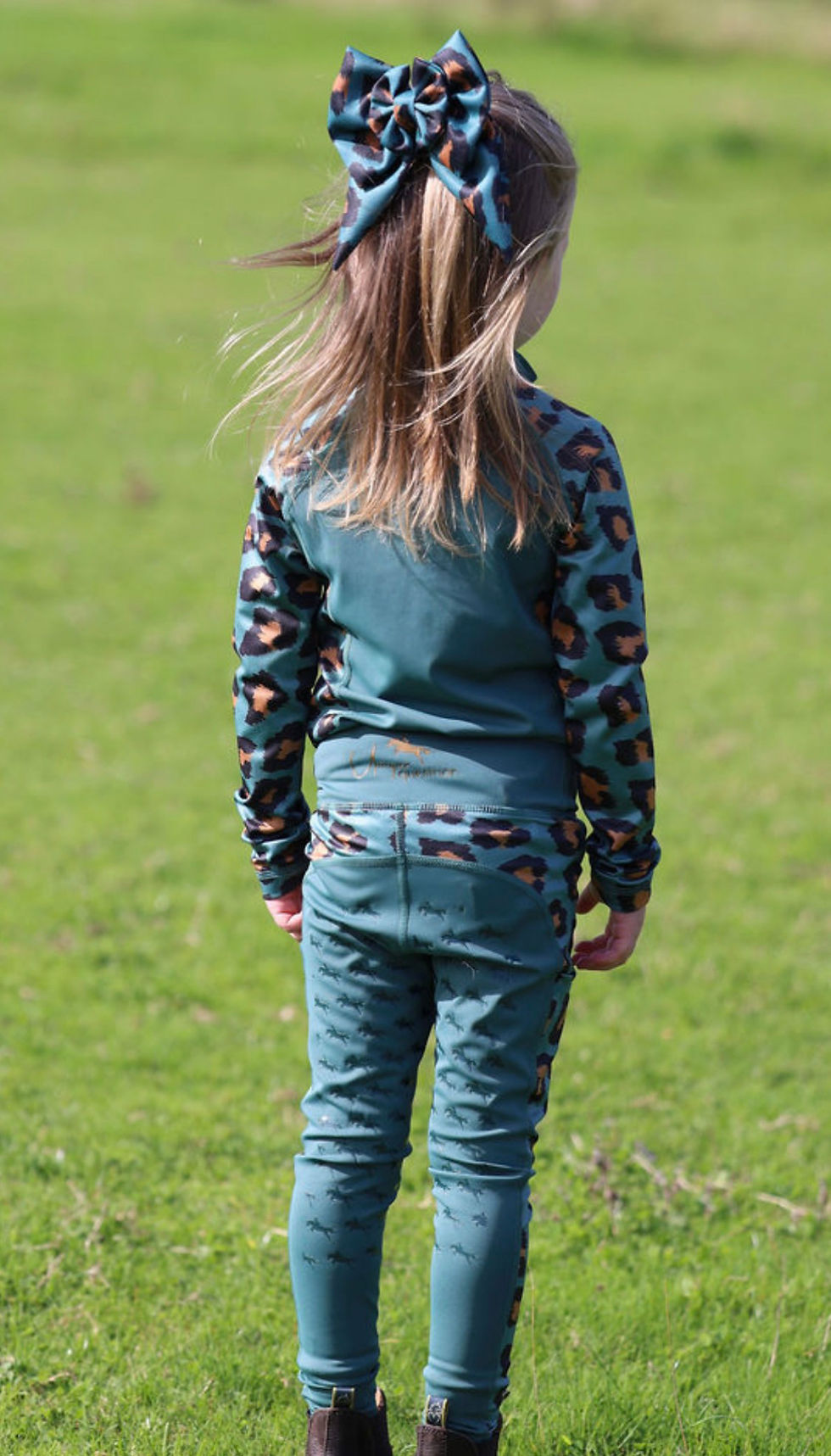 Thumbnail: Hunter Green Leopard Print Set - Option 3