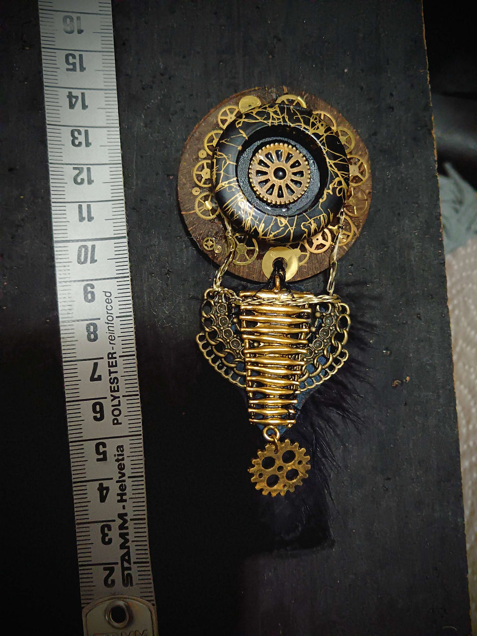 Miniature : Broche Steampunk - Rouages laiton et Plume sur bois 