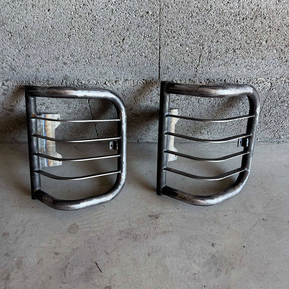 Miniature : grille protection feux arrière Ford Explorer