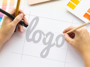 Branding não é só o logo: O segredo para sua marca grudar na cabeça do cliente (pelo bom motivo!)