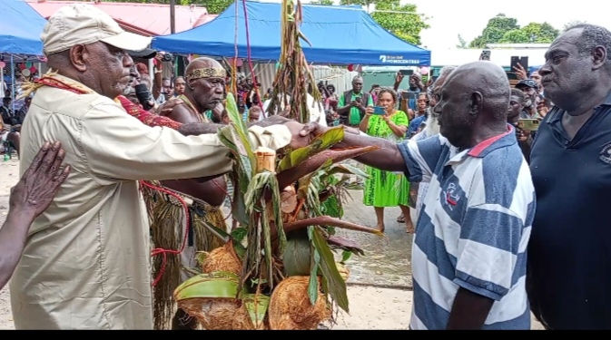 Symbolic Gesture: Handshake and Bel Kol exhange between Naboen Clan Chiefs (Raymond Hakena and Joseph Mobisi) and Nakaripa Clan Chiefs (David Neonem and Herman Tugan