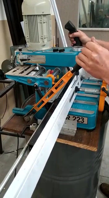 Miniatura: Pantógrafo portátil com lubrificação elétrica