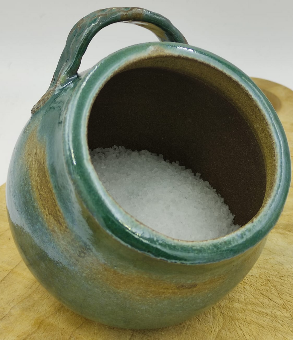 A tool for coarse salt with a diagonal key