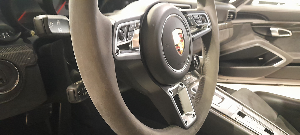 alcantara stuur gereinigd