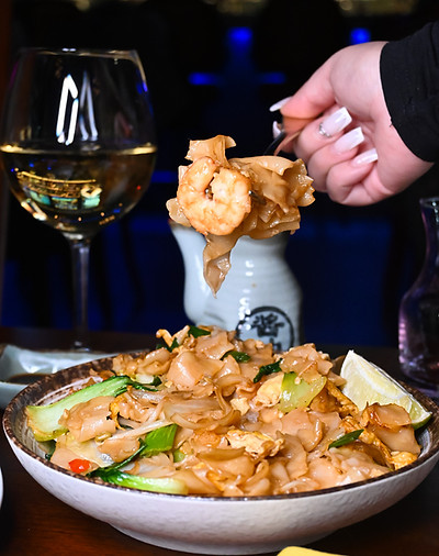 Father’s Day 2026 drunken noodles with shrimp and vegetables at Jade Eatery & Lounge in Forest Hills and Hicksville.
