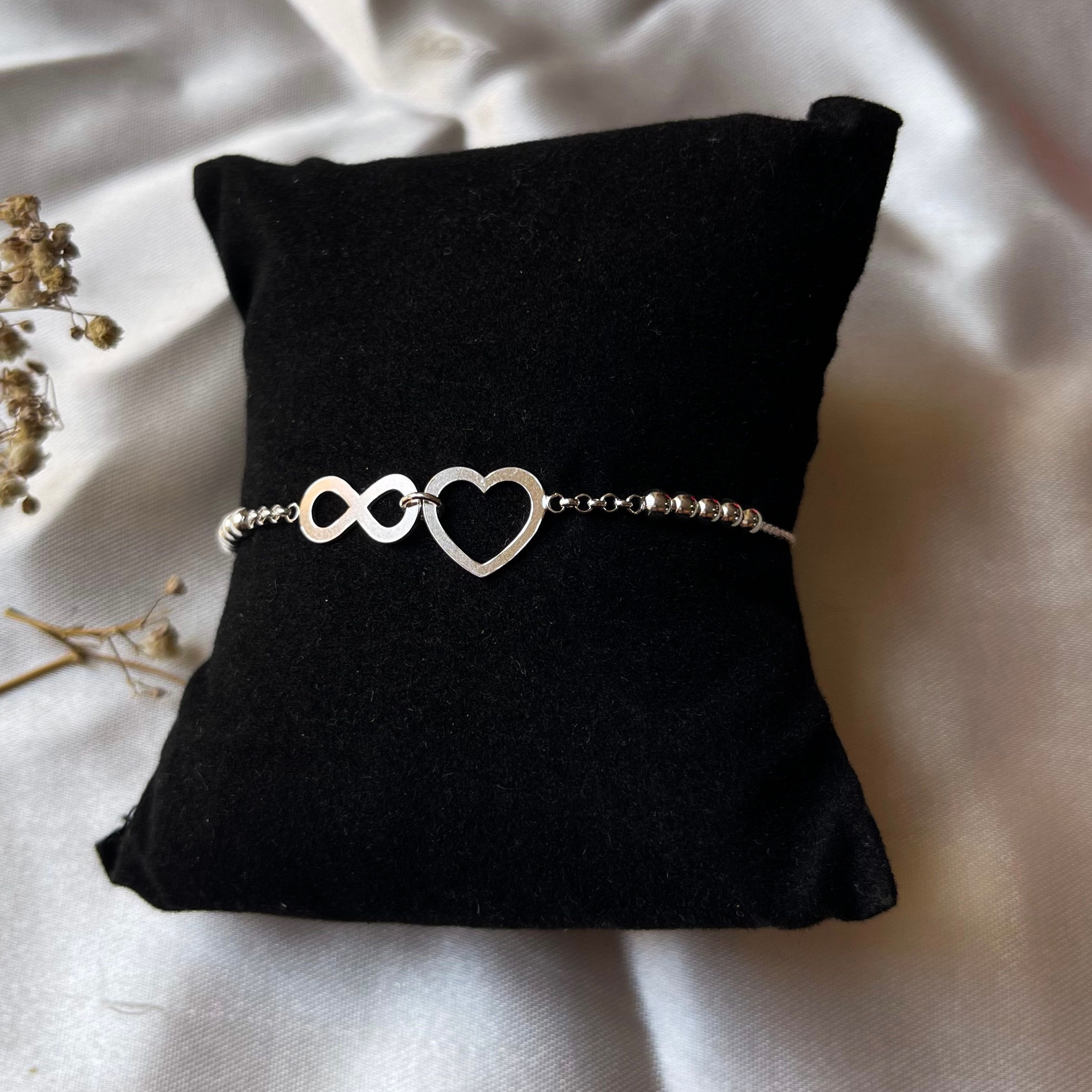 Pulsera infinito y corazón de plata 