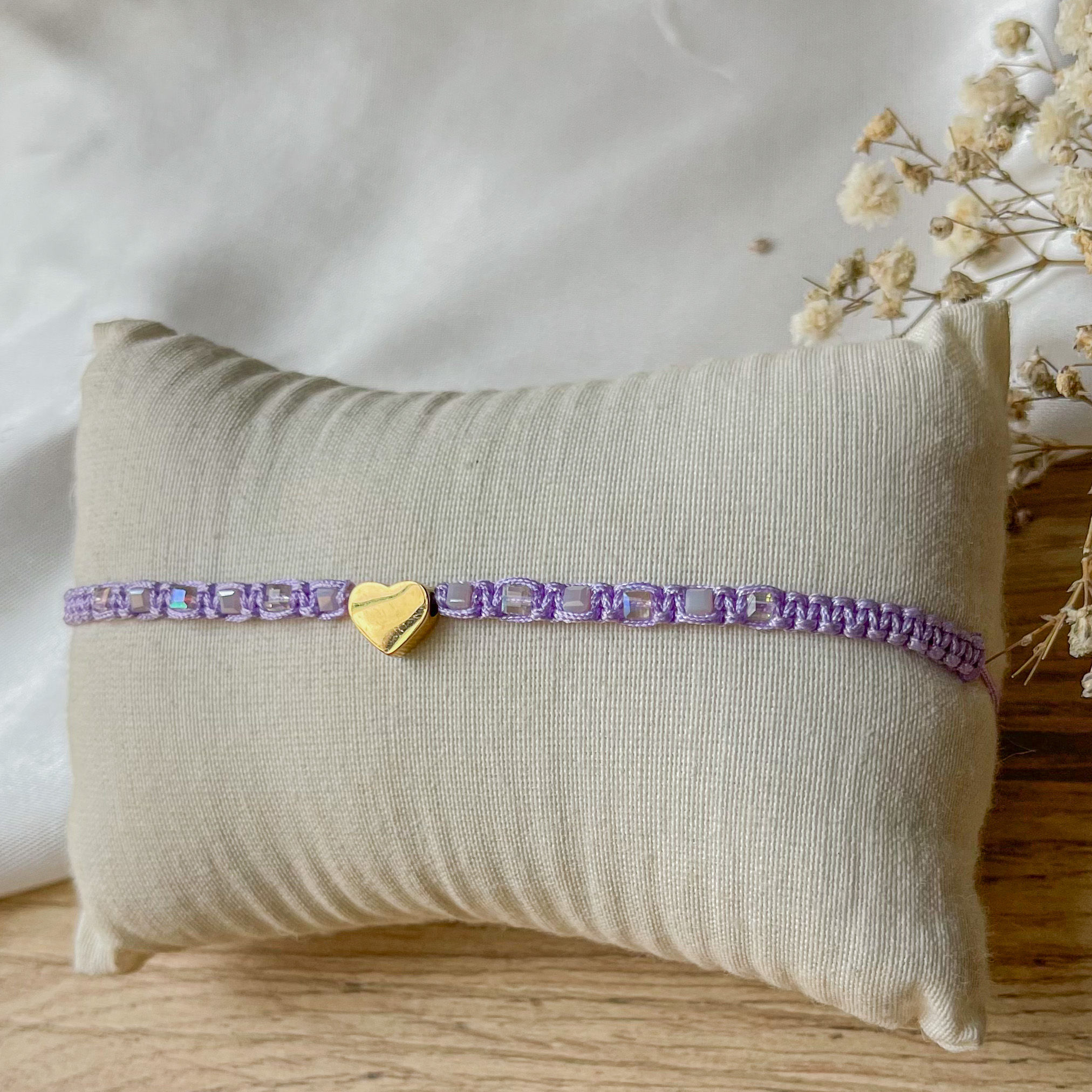 Pulsera corazón tejido lila 