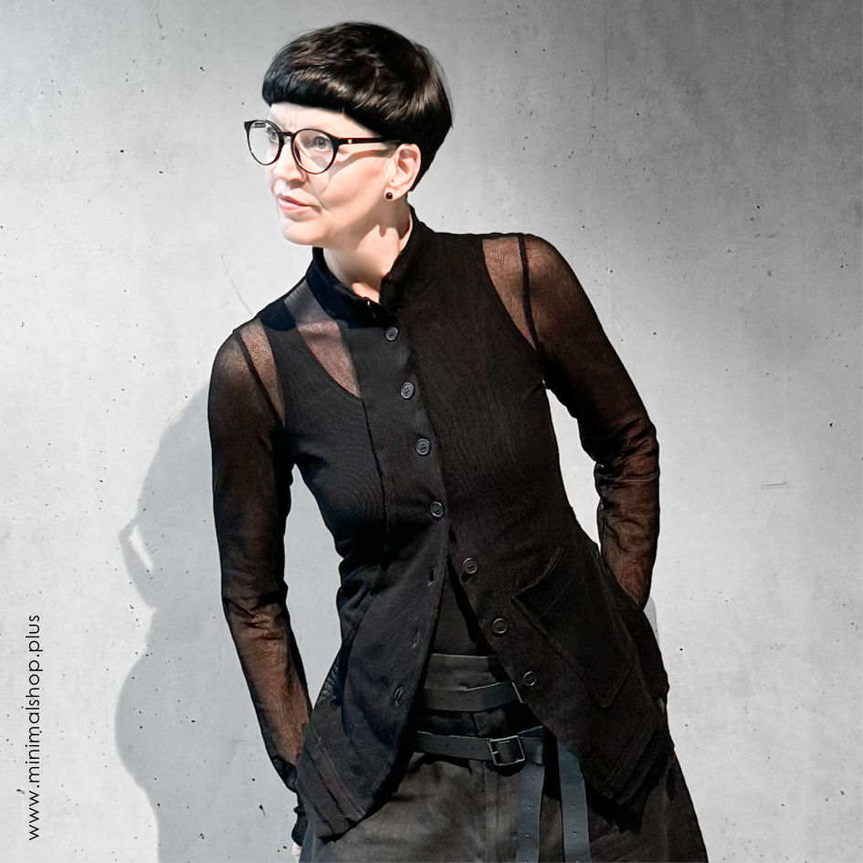 Miniaturbild: Tank-Top aus Biobaumwolle in Schwarz von Pal Offner - Unisex-Mode im avantgardistischen Stil für deinen Lagenlook.