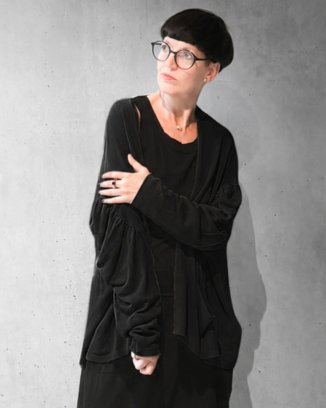 RUNDHOLZ DIP - Cardigan mit besonderen Ärmeldetails in "Schwarz"