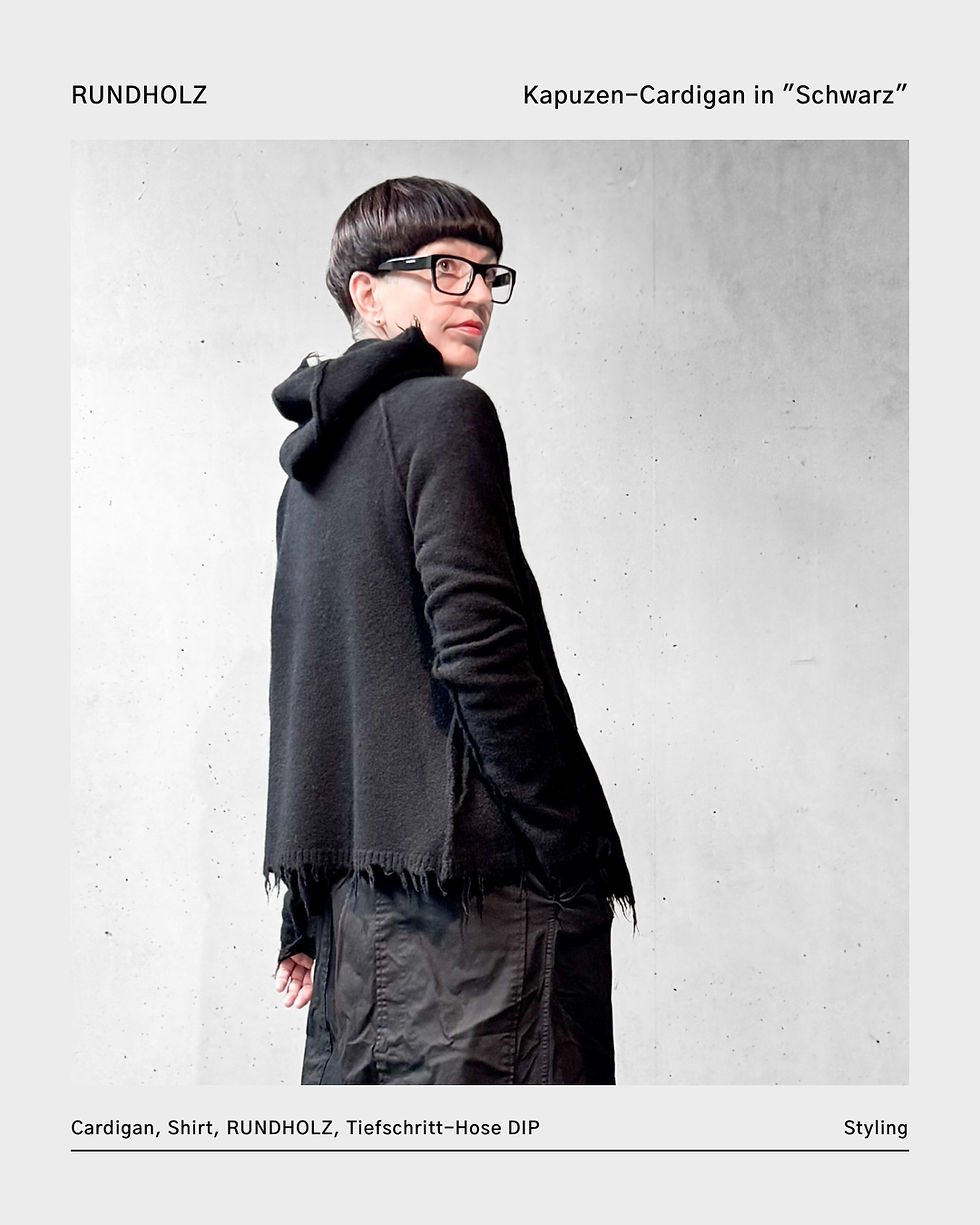 Miniaturbild: Kuschel Cardigan mit Kapuze aus Wolle in "Schwarz" von RUNDHOLZ