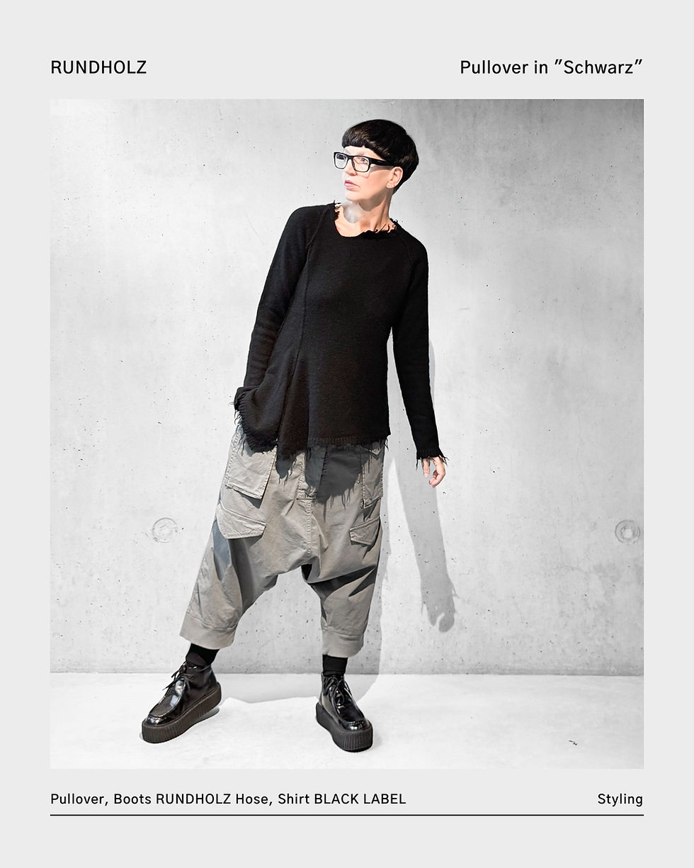 Miniaturbild: Weicher Pullover mit Struktur aus Merino-Wolle in "Schwarz" von RUNDHOLZ