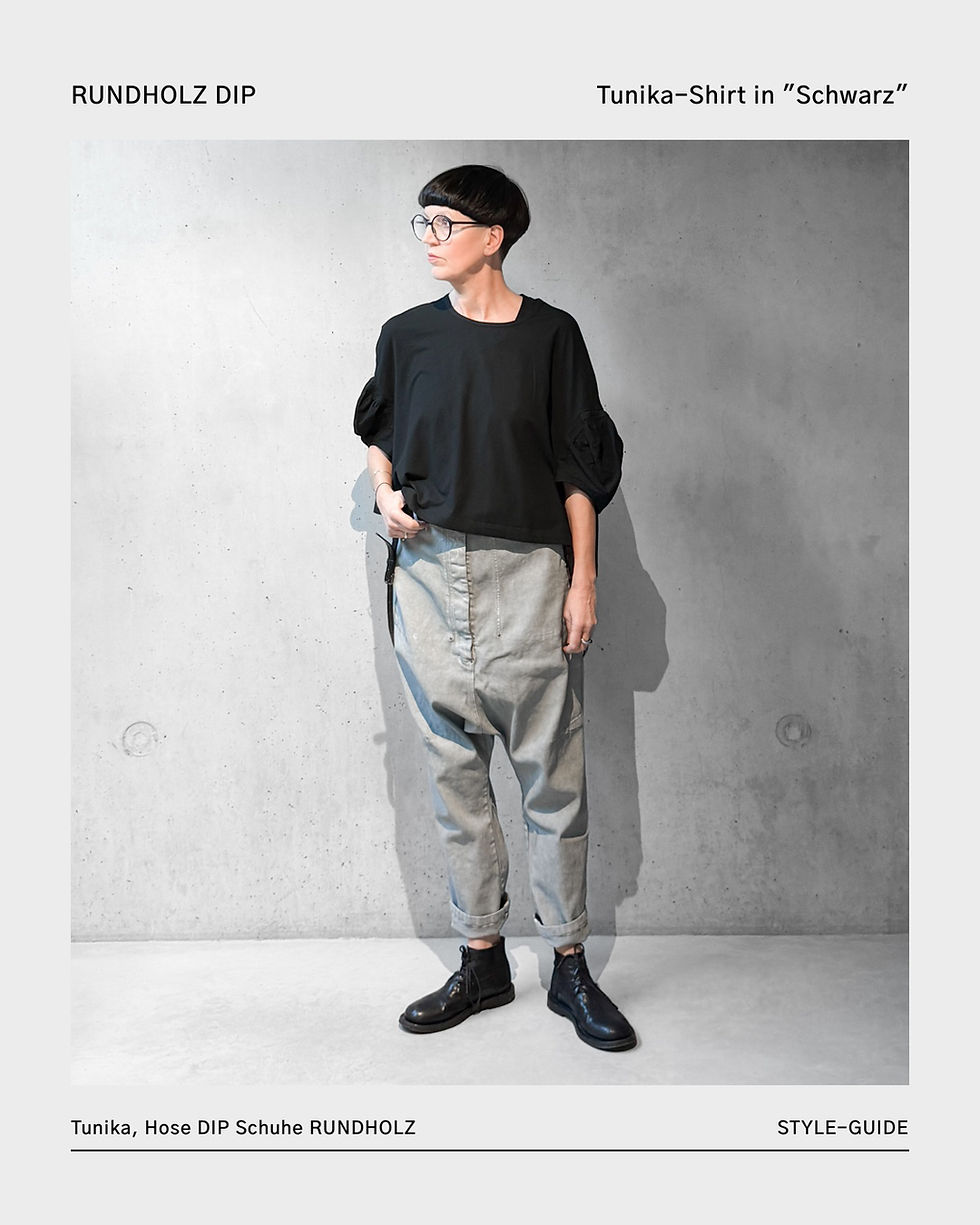 Miniaturbild: Trage Designermode von Rundholz Dip - hier ein Tunikashirt mit besonderen Details im Lagenlook