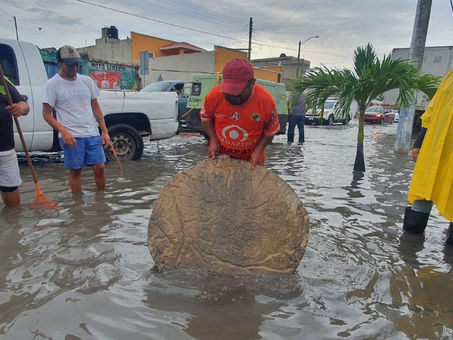 Autoridades exhortan a automovilistas y transeúntes a extremar precauciones tras las lluvias