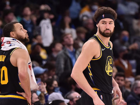 LOS NÚMEROS DE KLAY THOMPSON Y STEPHEN CURRY EN LA DERROTA POR PALIZA ANTE BUCKS