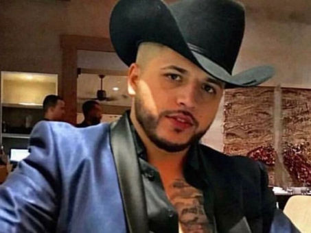 LOS CATRINES: JESÚS MENDOZA SUFRE ASALTO Y GOLPE EN EL ROSTRO; ¿DESFIGURARON AL CANTANTE?