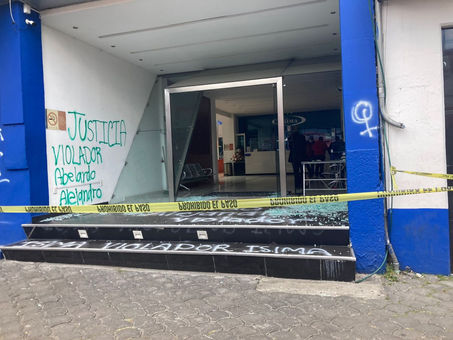 Protestan por agresión sexual de maestro a alumna en universidad privada