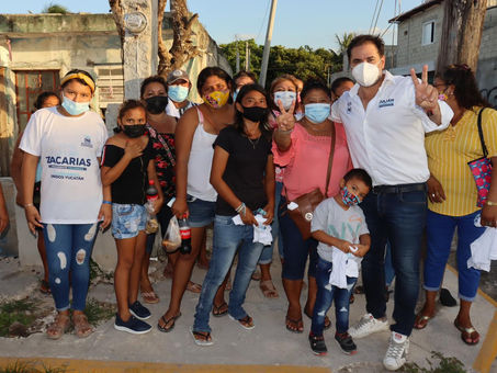 A días de terminar la campaña vecinos de las calles colindantes a la ciénega reciben a Julián