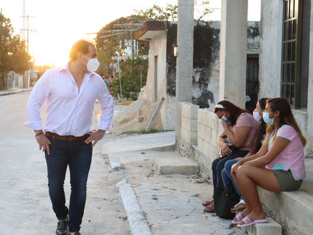 Más de 50 vecinos del puerto de Chuburná hablan con el alcalde Julián Zacarías Curi