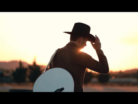 “POR SI ME ADELANTO” EL TEMA QUE ENCABEZA EL NUEVO ÁLBUM DE INDALFER OCHOA