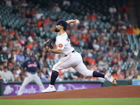 Astros arrollan a Medias Rojas con Urquidy en la lomita