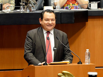 HUACHO DÍAZ EN EL SENADO