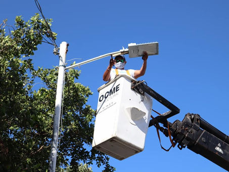 El alcalde Julián Zacarías Curi mejora el servicio de alumbrado público en Progreso y comisarías