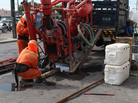 Continúan los estudios de mecánica de suelo sobre la calle 82; autoridades municipales supervisan