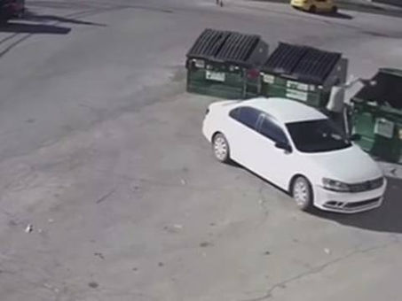 MUJER TIRA A SU BEBÉ RECIÉN NACIDO A LA BASURA EN ESTADOS UNIDOS (VIDEO)
