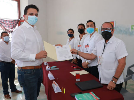 Erik Rihani González se registra para contender por el distrito IX Local