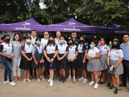 LLEGÓ A TEKAX LA ACCENTURE TALENT CARAVAN