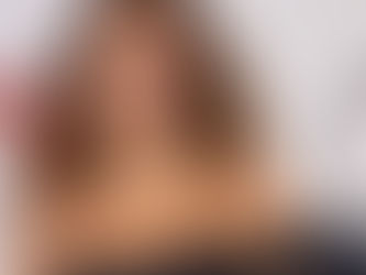 Sin cubrebocas y con posible positivo por Covid-19, así llegó Anitta a los Latin AMAs 2021 | VIDEO